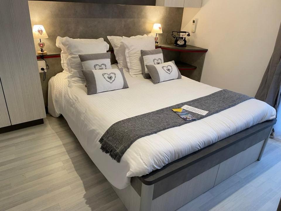Hotel Le Mediterranee Hyeres Bagian luar foto