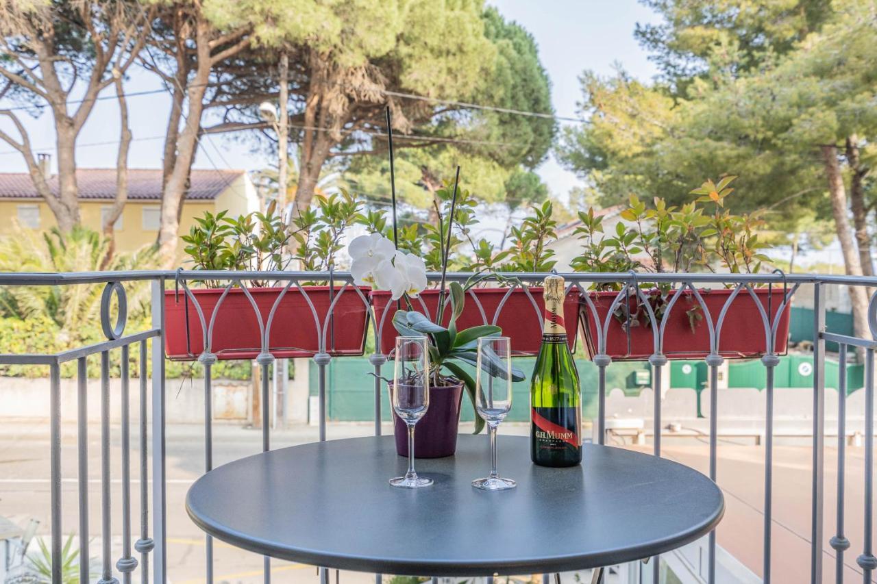 Hotel Le Mediterranee Hyeres Bagian luar foto
