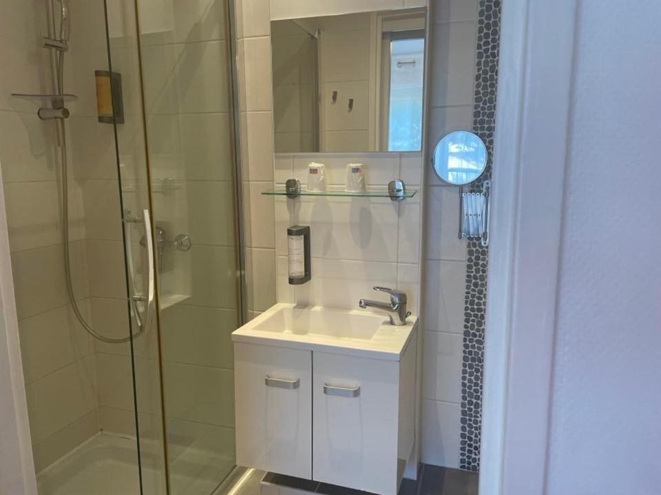 Hotel Le Mediterranee Hyeres Bagian luar foto