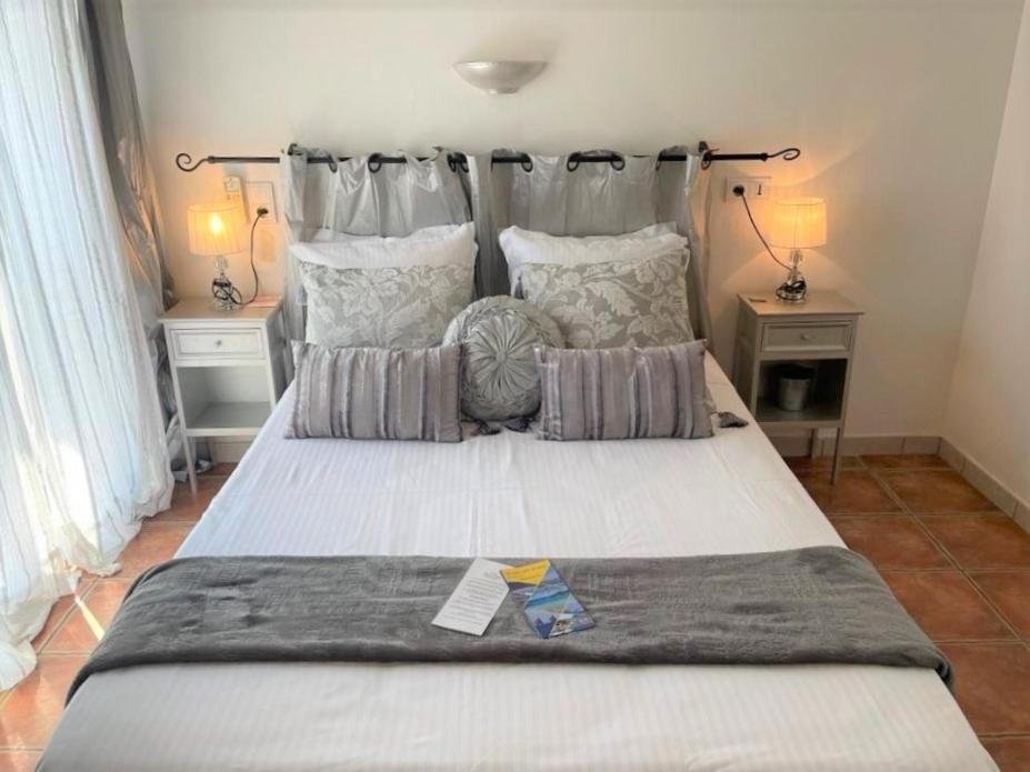 Hotel Le Mediterranee Hyeres Bagian luar foto