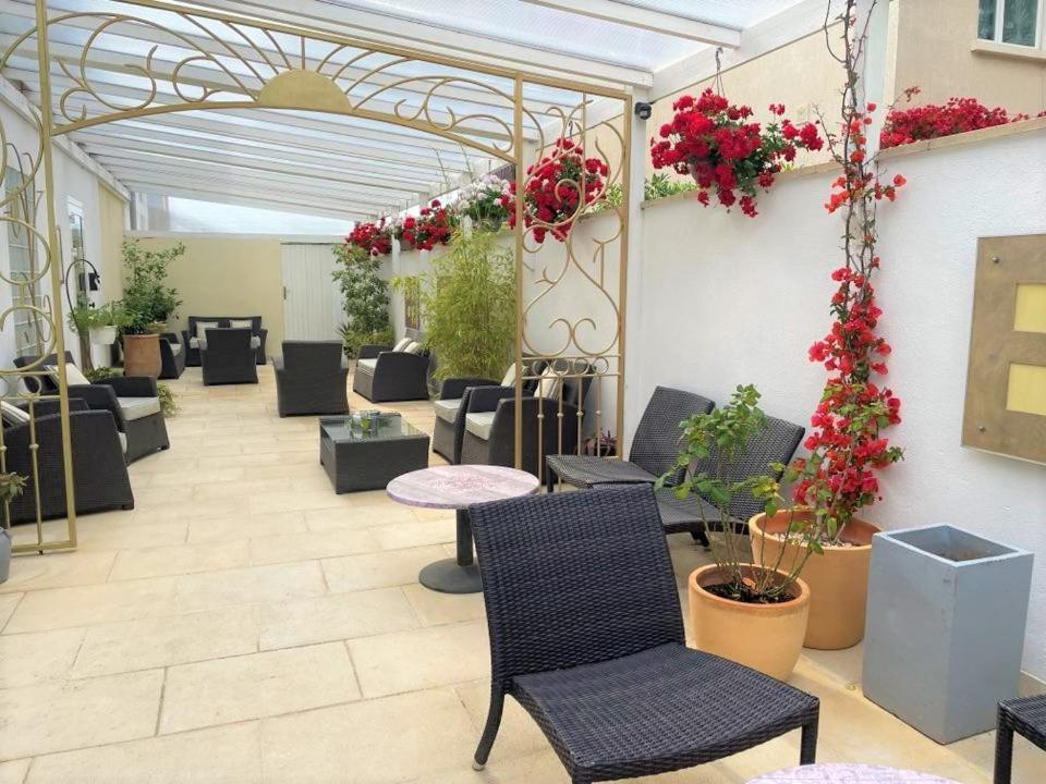 Hotel Le Mediterranee Hyeres Bagian luar foto