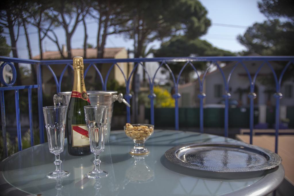 Hotel Le Mediterranee Hyeres Bagian luar foto