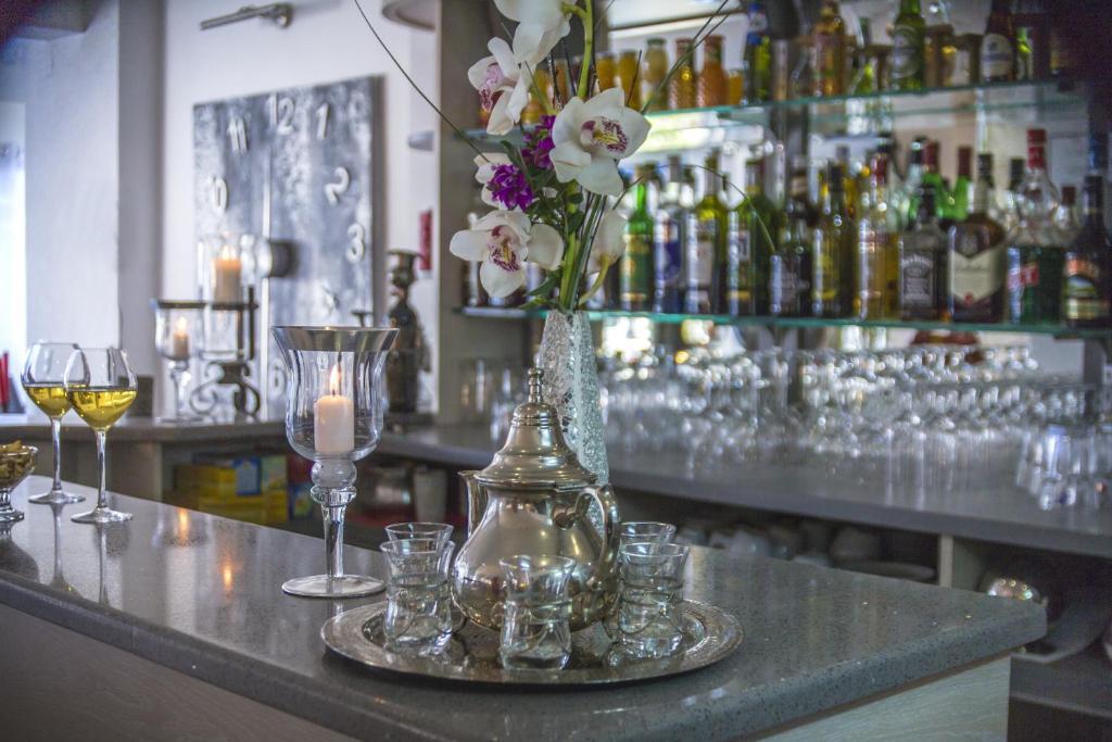 Hotel Le Mediterranee Hyeres Bagian luar foto